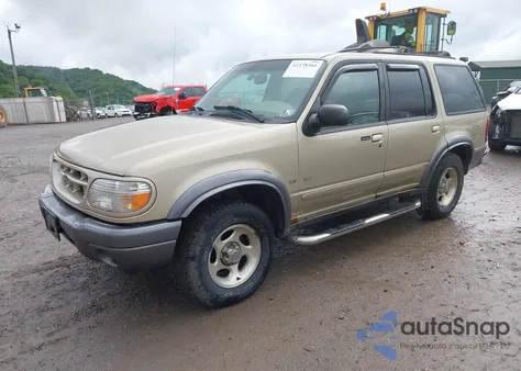 2000 Ford Explorer Xlt from USA, damaged, VIN 1FMZU83P1YZC35657